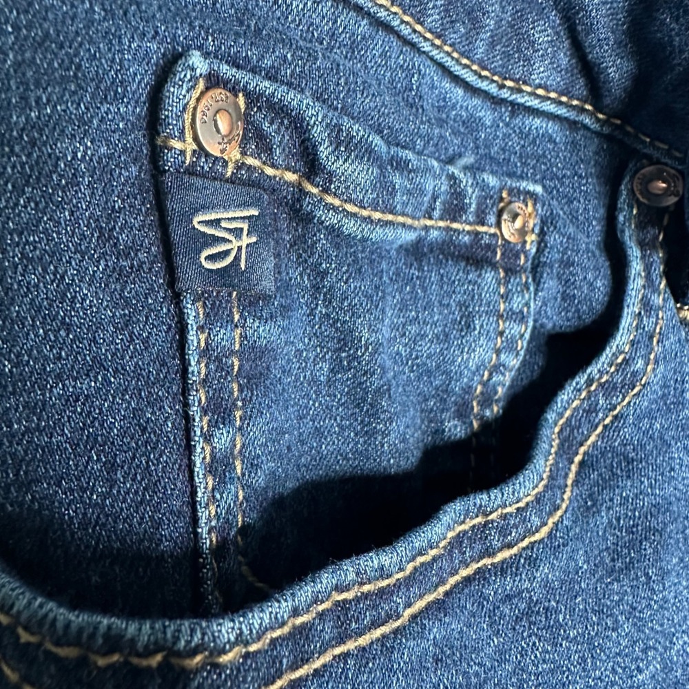 Seven7 Womens Size 16 Denim Bermuda Shorts Medium Wash Blue Stretch Knee Length - Picture 6 of 10